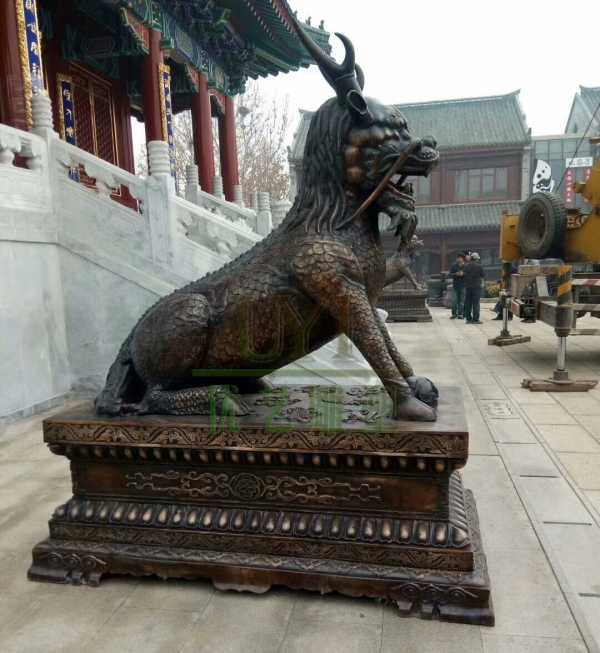 居宗教廟堂之高，擇黃銅麒麟雕塑守業(yè)